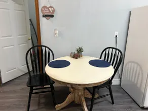 Spacious unit/ walk to downtown - Image 4