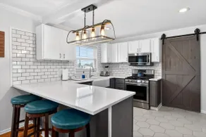 Premier Louisville home with exclusive home gym! - Image 3