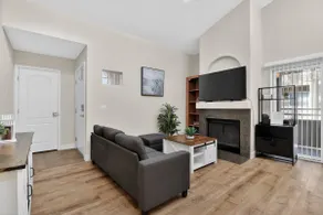 Beautiful 2 Bedroom Condo 10 min from the Strip - Image 2