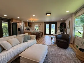 SoHo-Lakeside Retreat - Image 5