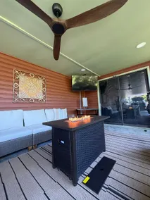 SoHo-Lakeside Retreat - Image 4