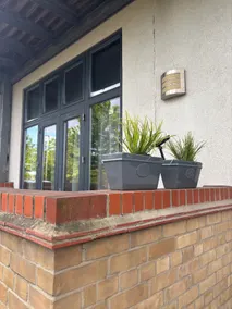 Bright, Spacious, Newly Renovated Apartment - Image 4