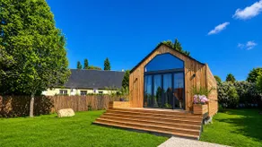 Premium Wood Cottage Villa Air-conditioned /garden - Image 5