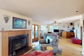 Cloverdale Hillside Lodge on 7 Wooded Acres - Image 2