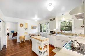 Cloverdale Creekside Retreat - Image 4