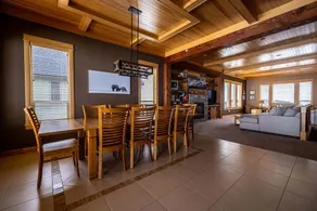 The Trail House 7BR Sleeps 18 Spacious Retreat - Image 5