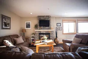 The Trail House 7BR Sleeps 18 Spacious Retreat - Image 2