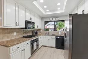 Modern 3BR Dublin - Office, Laundry & Private Yard - Image 4