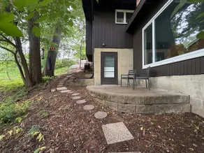 Manville Heights Modern - Image 3