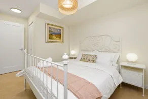 Luxurious 2BR Garden Suite | Cozy & Fully Equipped - Image 5