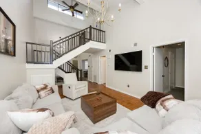 Redstick Retreat-Beautiful Home with Yard Near LSU - Image 2