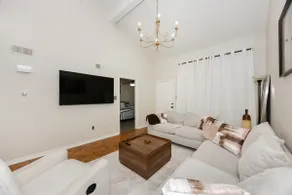Redstick Retreat-Beautiful Home with Yard Near LSU - Image 5