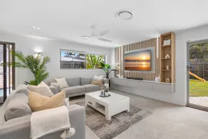 Spacious 4-Bed Coastal Home with Pool - Image 3