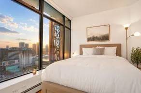 Tranquil Urban Escape, Cozy City Living - Image 2