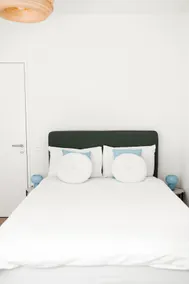 Modern 2 bed 2 bath - home gym, office, parking - Image 5
