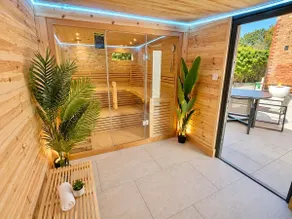Island-Style Beach Retreat - Hot Tub & Sauna Bliss - Close to AFC Bournemouth - Close to Town and Beaches - Image 4