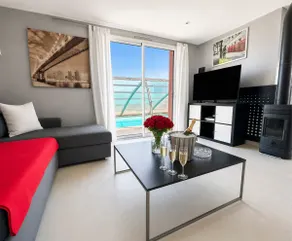 Elegant family house with terrace & pool - Image 4