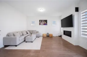 Detached & Spacious | 5 Bedroom Luxe | BBQ, Patio - Image 3