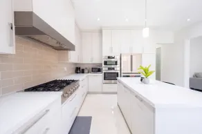 Detached & Spacious | 5 Bedroom Luxe | BBQ, Patio - Image 2