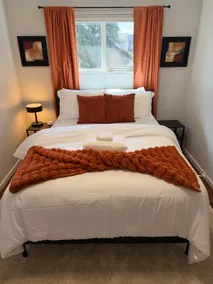 Cozy 2BR Suite Near Zoo & downtown Walk to C-Train - Image 3