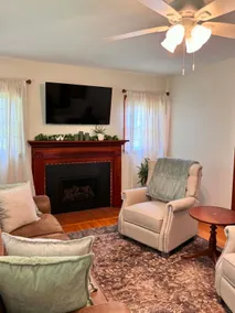 *Newly Renovated* Easily walkable to Downtown! - Image 5