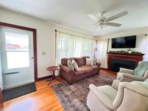 *Newly Renovated* Easily walkable to Downtown! - Image 4