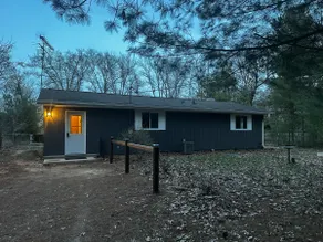 The Little Chalet Lake Retreat - Image 4