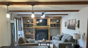 The Little Chalet Lake Retreat - Image 2