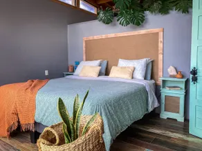 Signature Retreat: Hot Tub, Sauna, and Valley Views - Image 3