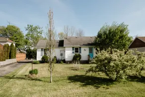 Lakeside Cottage Escape Near Port Alma | Sleeps 6 - Image 2