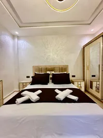 Elite Studio 1: Pure Elegance La Colombe Blanche - Image 2