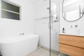Wattle House - Firepit Retreat, 5 Mins to CBD - Image 5