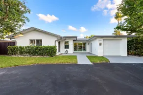 3BR Canal Home, Heated Pool, Canal Views - Image 4