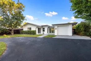 3BR Canal Home, Heated Pool, Canal Views - Image 3