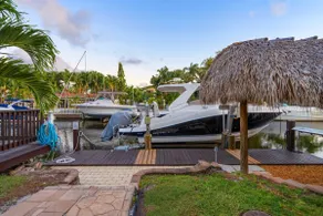 3BR Canal Home, Heated Pool, Canal Views - Image 5