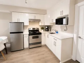 Bright Suite with parking 30 min to FIFA skytrain - Image 2