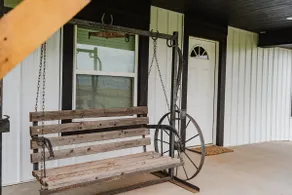 Blondies Lodge - Image 2