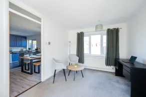 Stylish 3-Bed Home with Garden, Pet Friendly - Image 3