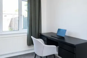 Stylish 3-Bed Home with Garden, Pet Friendly - Image 4