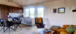 Outdoor area | Quiet Lakeview Escape Near Reykjavík - Image 3