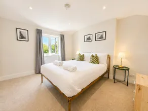 White House with sea views, 2 minute walk to Pett Level beach - Image 3
