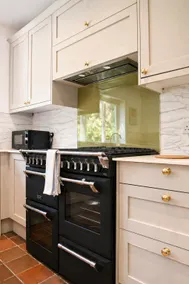 White House with sea views, 2 minute walk to Pett Level beach - Image 2