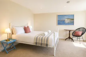White House with sea views, 2 minute walk to Pett Level beach - Image 5