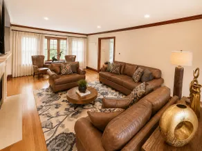 Spacious Colonial Retreat | Free Parking |Near NYC - Image 5