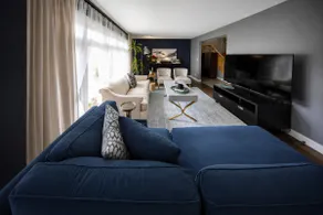 Private 4BR Retreat by O’Hare | Garden & Lake View - Image 4