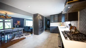 Private 4BR Retreat by O’Hare | Garden & Lake View - Image 2