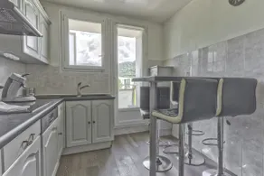 3 bedrooms, free parking, air conditioning, close to campus - Image 4