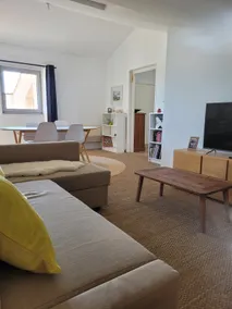 Air-conditioned apartment with parking. Bourgades neighborhood - Image 4