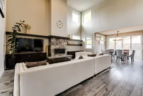 Exclusive Luxury Retreat Near UO & Autzen - Image 5
