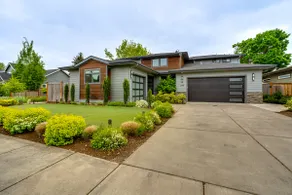 Exclusive Luxury Retreat Near UO & Autzen - Image 2